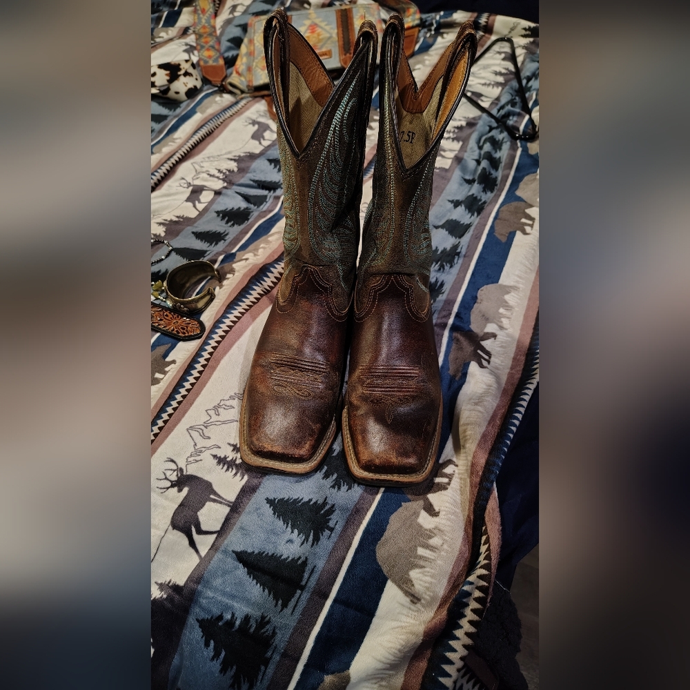 Ariat Women's Boots Size 7.5